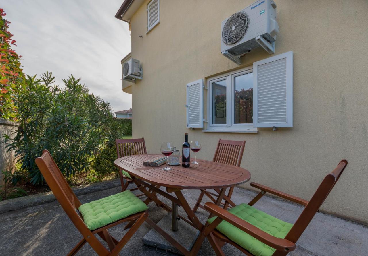Apartment Lucija, Stinjan プーラ エクステリア 写真