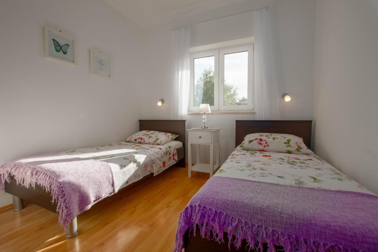 Apartment Lucija, Stinjan プーラ エクステリア 写真