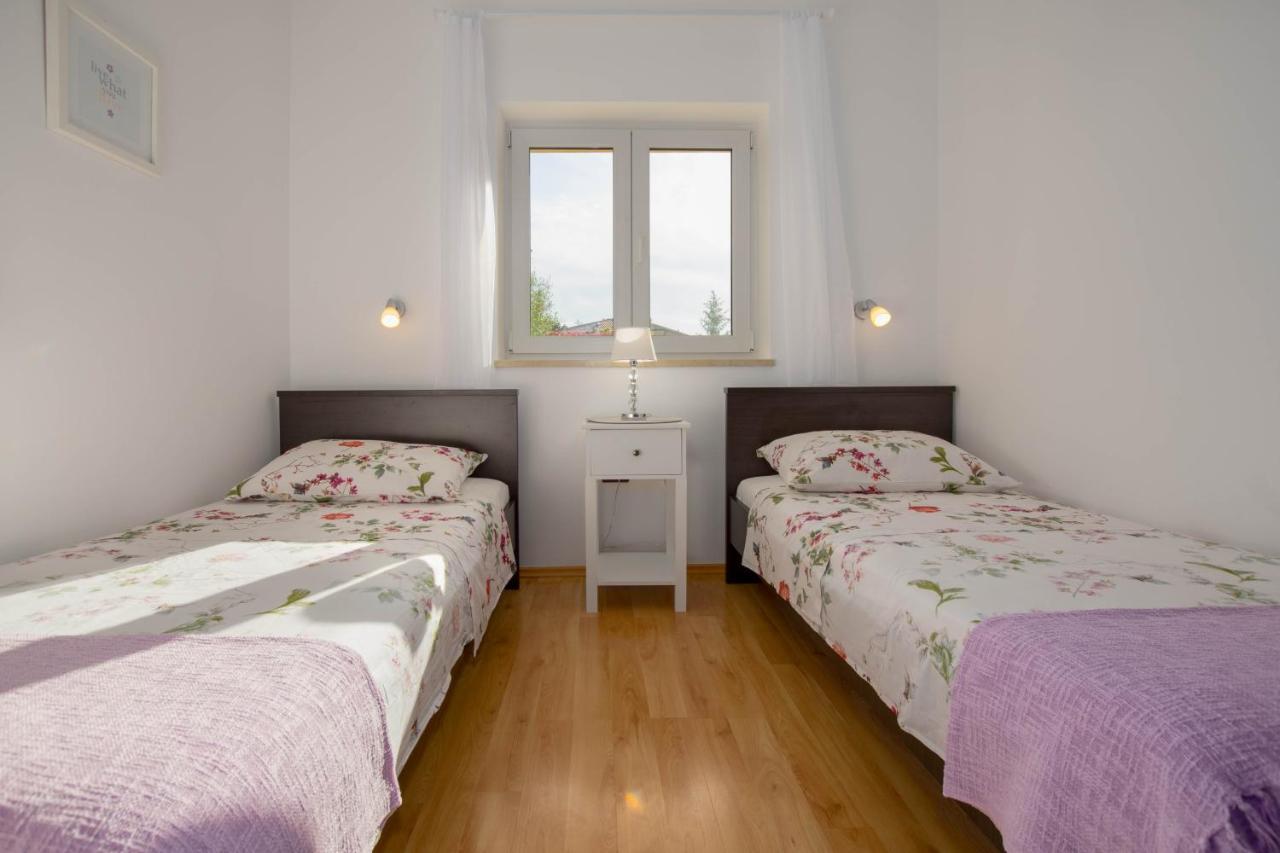 Apartment Lucija, Stinjan プーラ エクステリア 写真