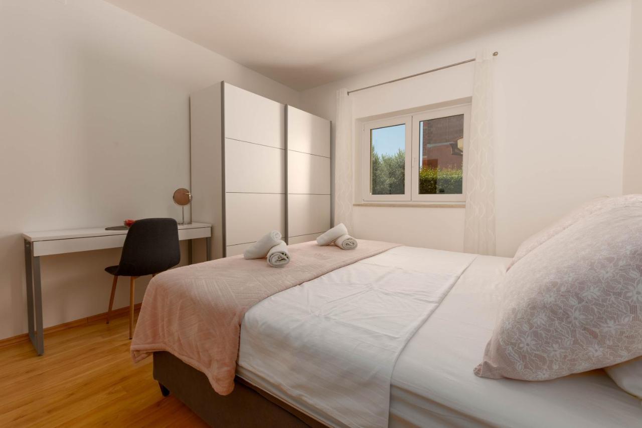 Apartment Lucija, Stinjan プーラ エクステリア 写真